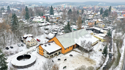 Pronájem - Exkluzivní jezdecký areál v Jablonci nad Nisou s kompletním zázemím a byty. CP 6674m2. - Fotka 9